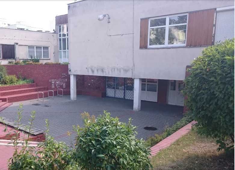 Zlecę demontaż i montaż okien – Szkoła Podstawowa
