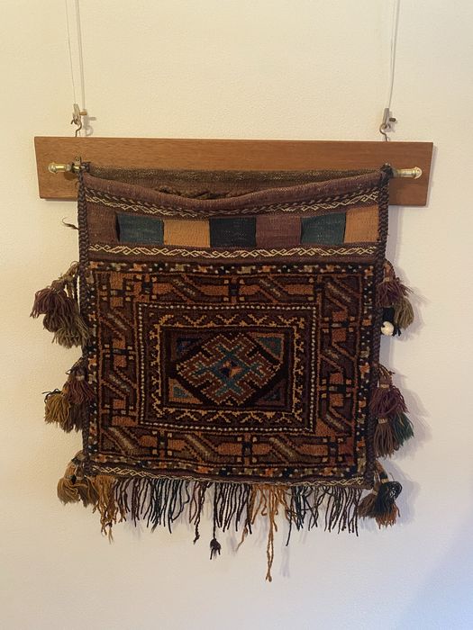 Bolsa de sela persa de fabrico manual e estrutura fixação