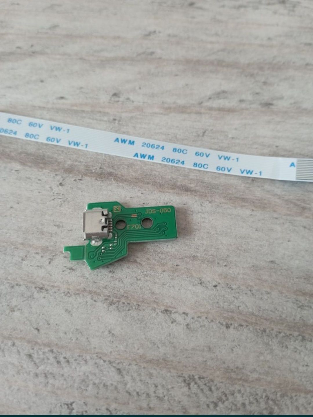 Gniazdo płytka ładowania plus taśma cotrolera pada PS4 JDS-050