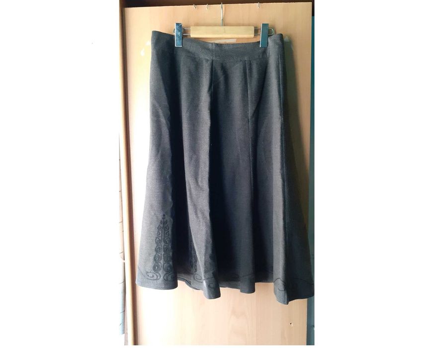 Saia outono com parte bordada