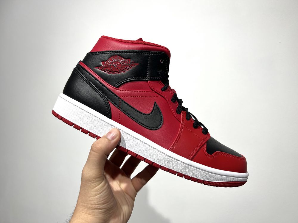 Кросівки Air Jordan 1 Mid 'Reverse Bred' 554724-660