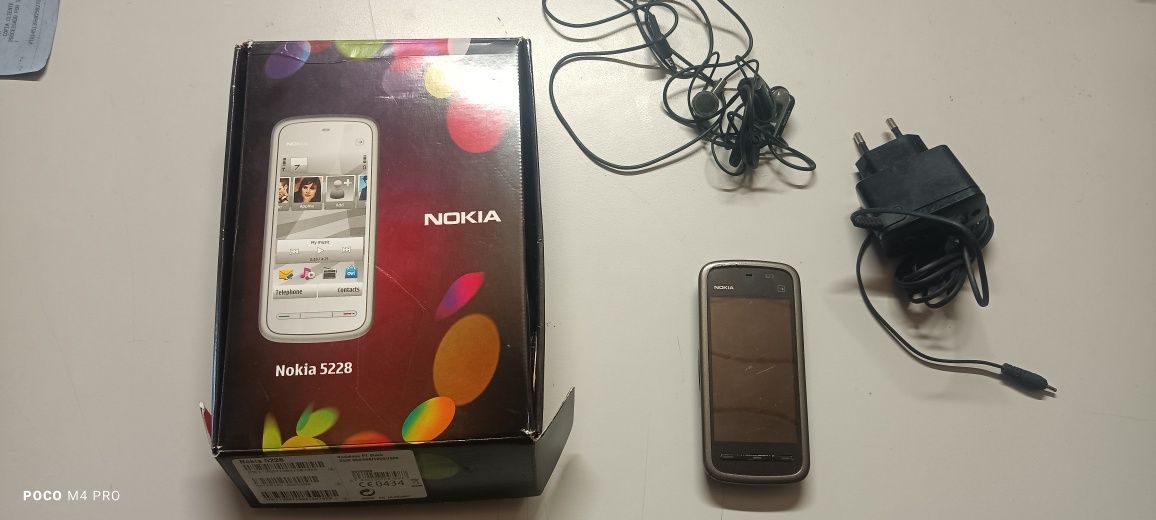 Telemóvel Nokia 5228