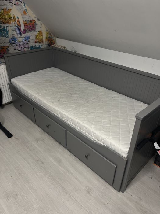 Lozko ikea w srednim stanie