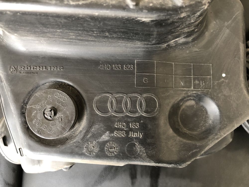 Корпус воздушного фильтра Audi A8 D4 (4H0133823 4H0133824)