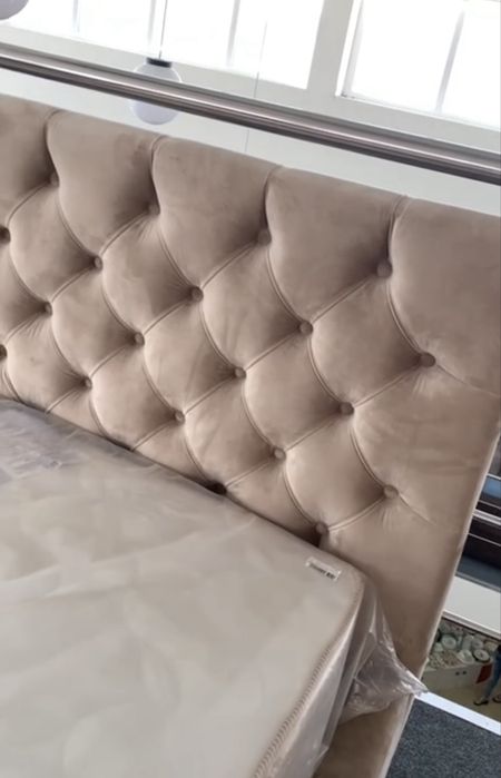 Ліжко двоспальне з підйомним механізмом