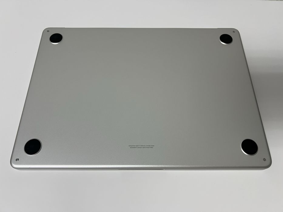 MacBook Air M4 16/256. Silver. Состояние нового. 21 цикл.