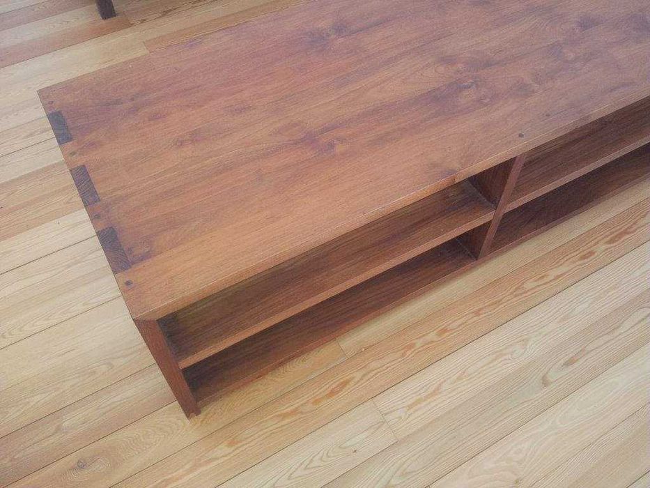 Mesa de centro / tv em madeira maciça