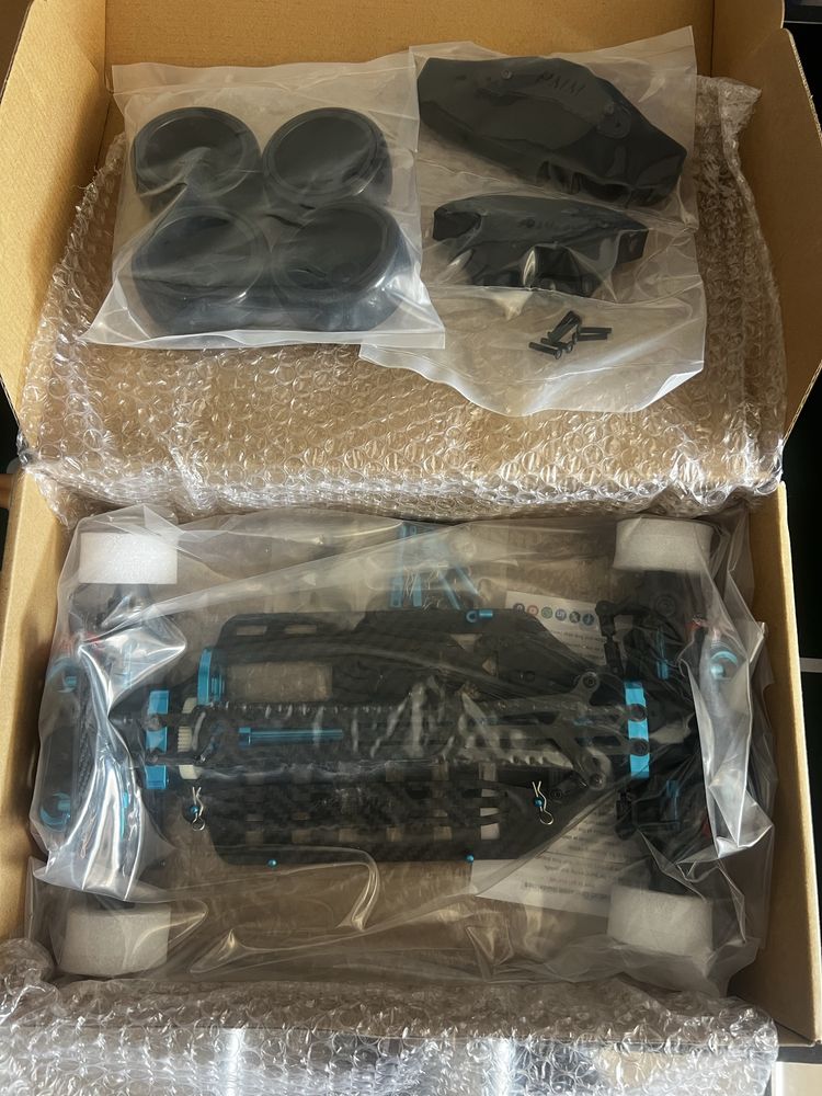 Chassi em carbono para carrinho telecomandado