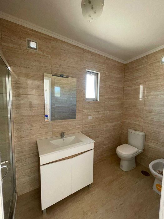 Arrenda-se apartamento em zona calma