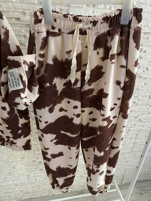 Rezerwacja Azara nowy piękny dres krówka łaty print Viral