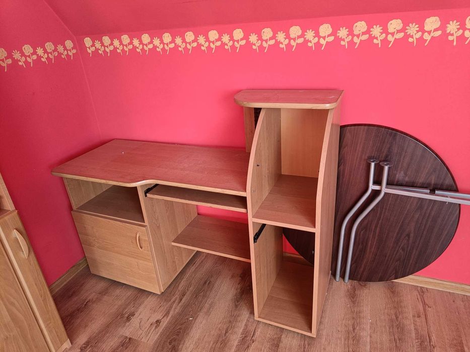 Oddam za darmo 2 biurka