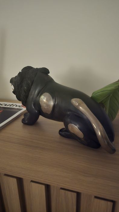 Leão em Pau-Santo e Marfim — Obra da Ourivesaria Alcino