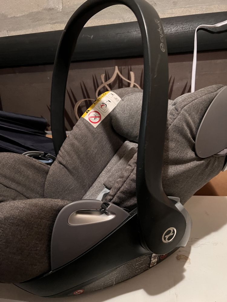 Vendo cybex cloudqplus + base isofix