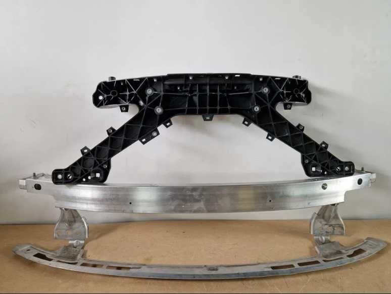 Tesla Model Y панель радіаторів підсилювач телевізор рест дорест