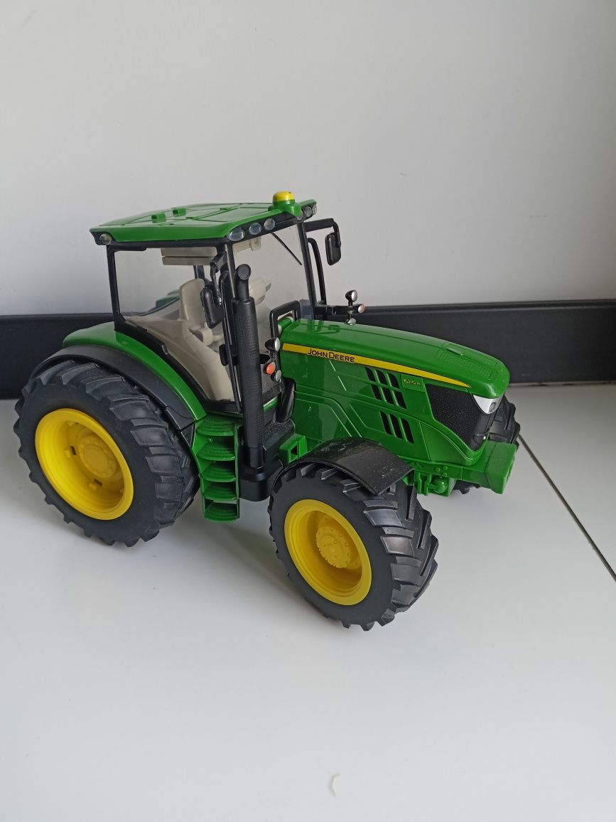 Duży traktor ciągnik John Deere dźwięki światła