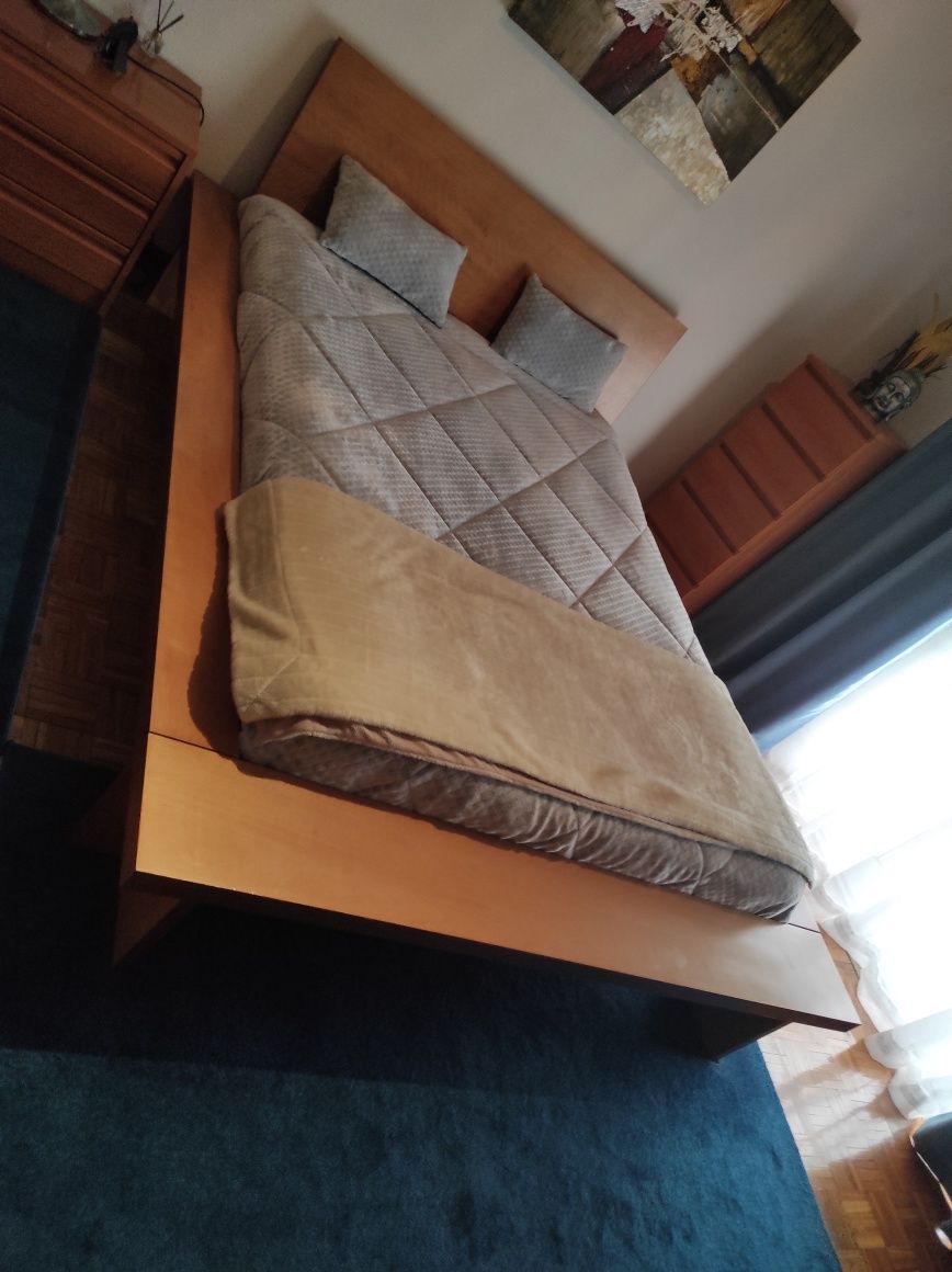 Vendo cama de madeira 190x140 cm