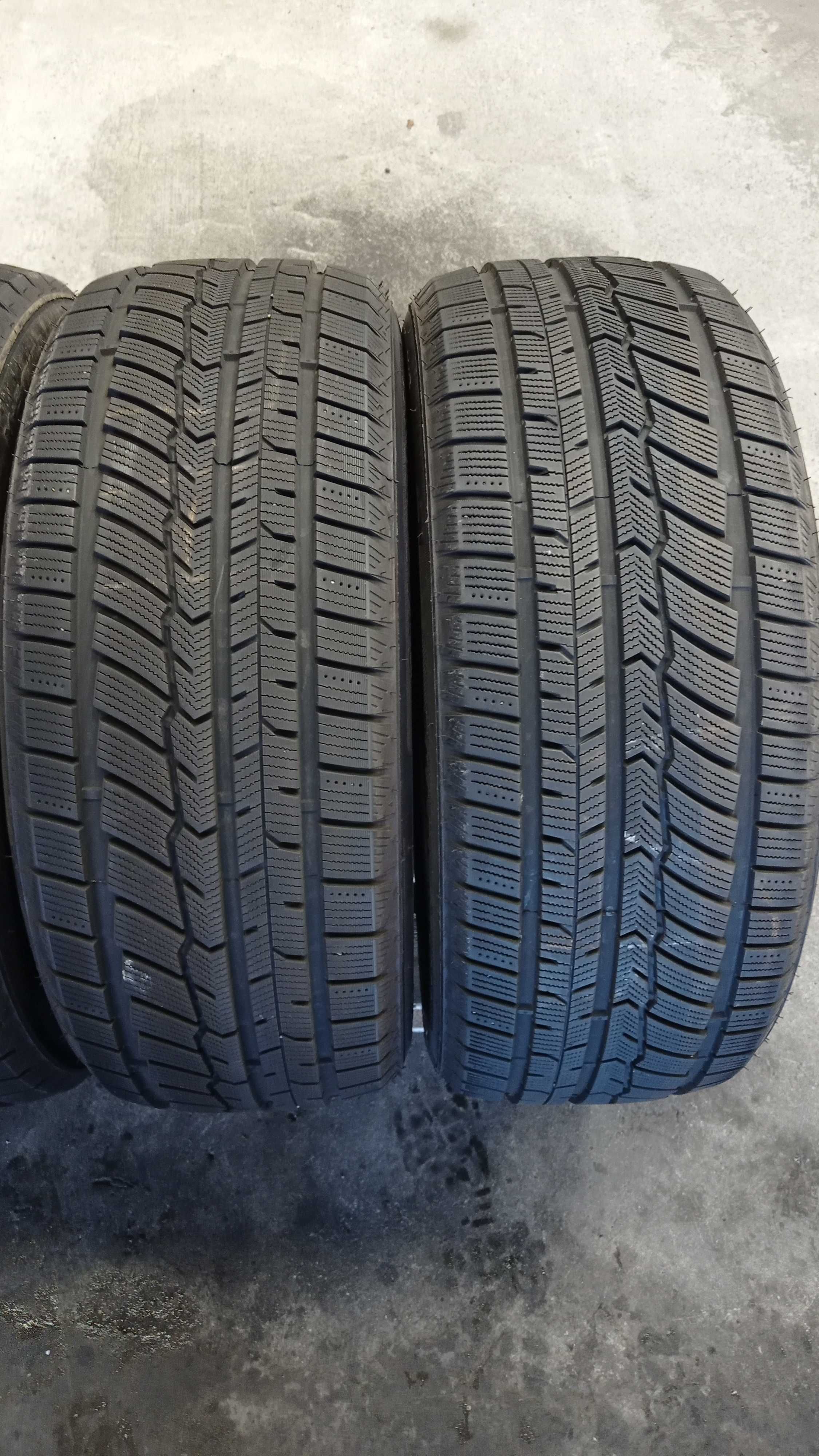 Opony Zimowe Austone 235/50R19 Dot 2020