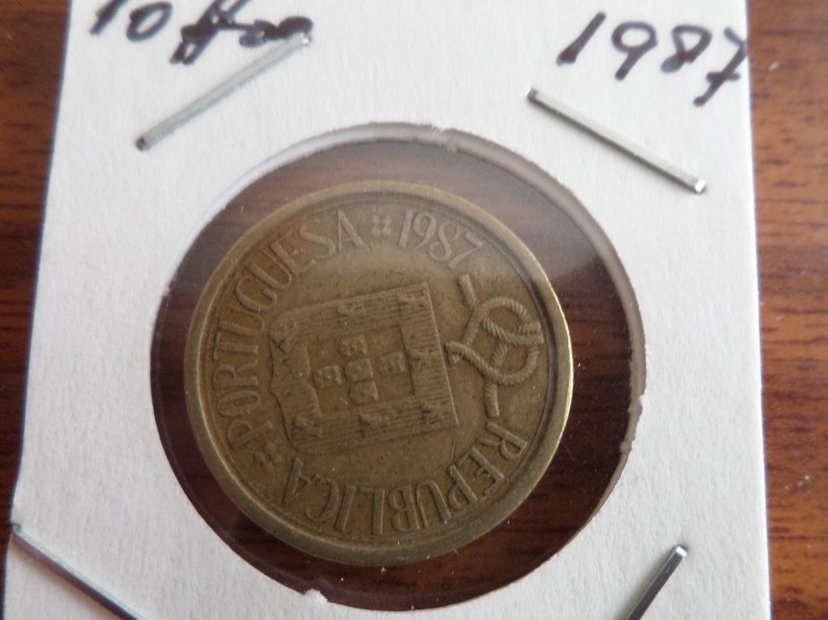 Moedas de 10$00 de 1973, 1974 e 1987