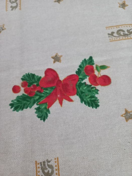 Bonita toalha  com motivos Natalicios