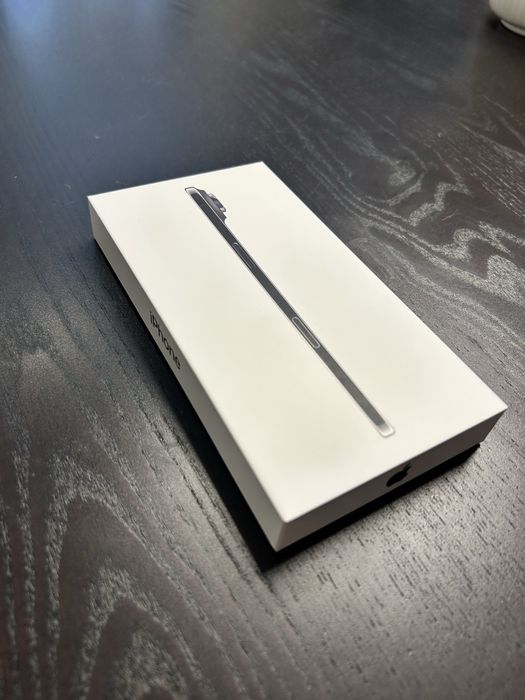 iPhone Air 17 - Selado/Novo - 256GB - Preto Sideral