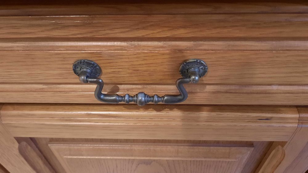 Kredens dębowy bardzo stary. Negocjacja ceny.