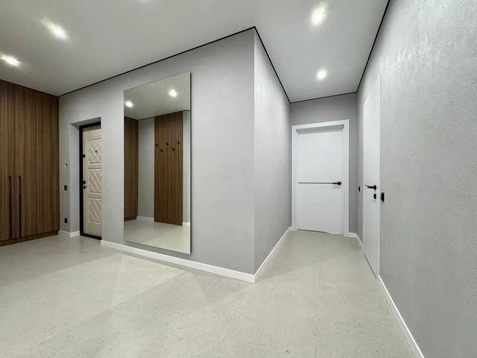 Шикарна двійка з кухнею-студією поблизу центру