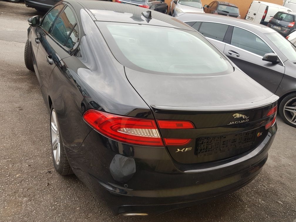 Jaguar xf 3.0 D ,de cilindrada 275 cv