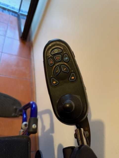 Cadeira de rodas elétrica