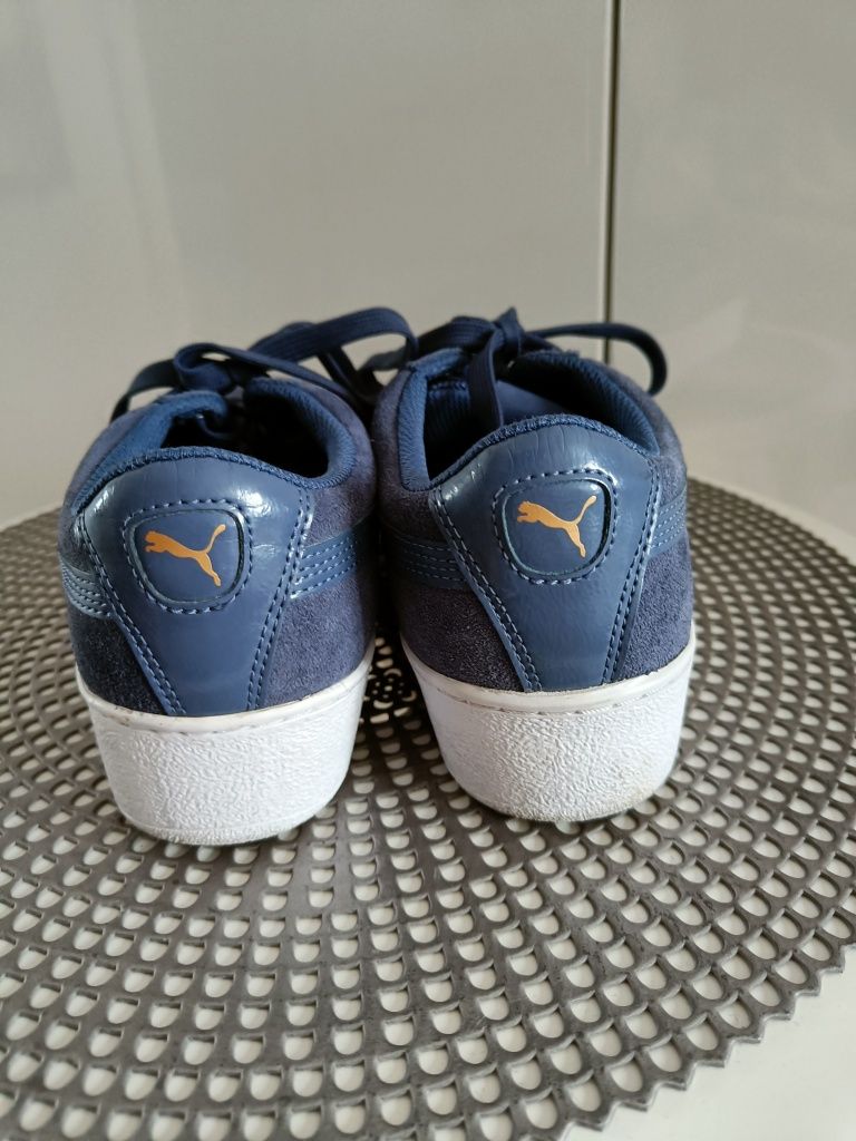 niebieskie zamszowe buty puma