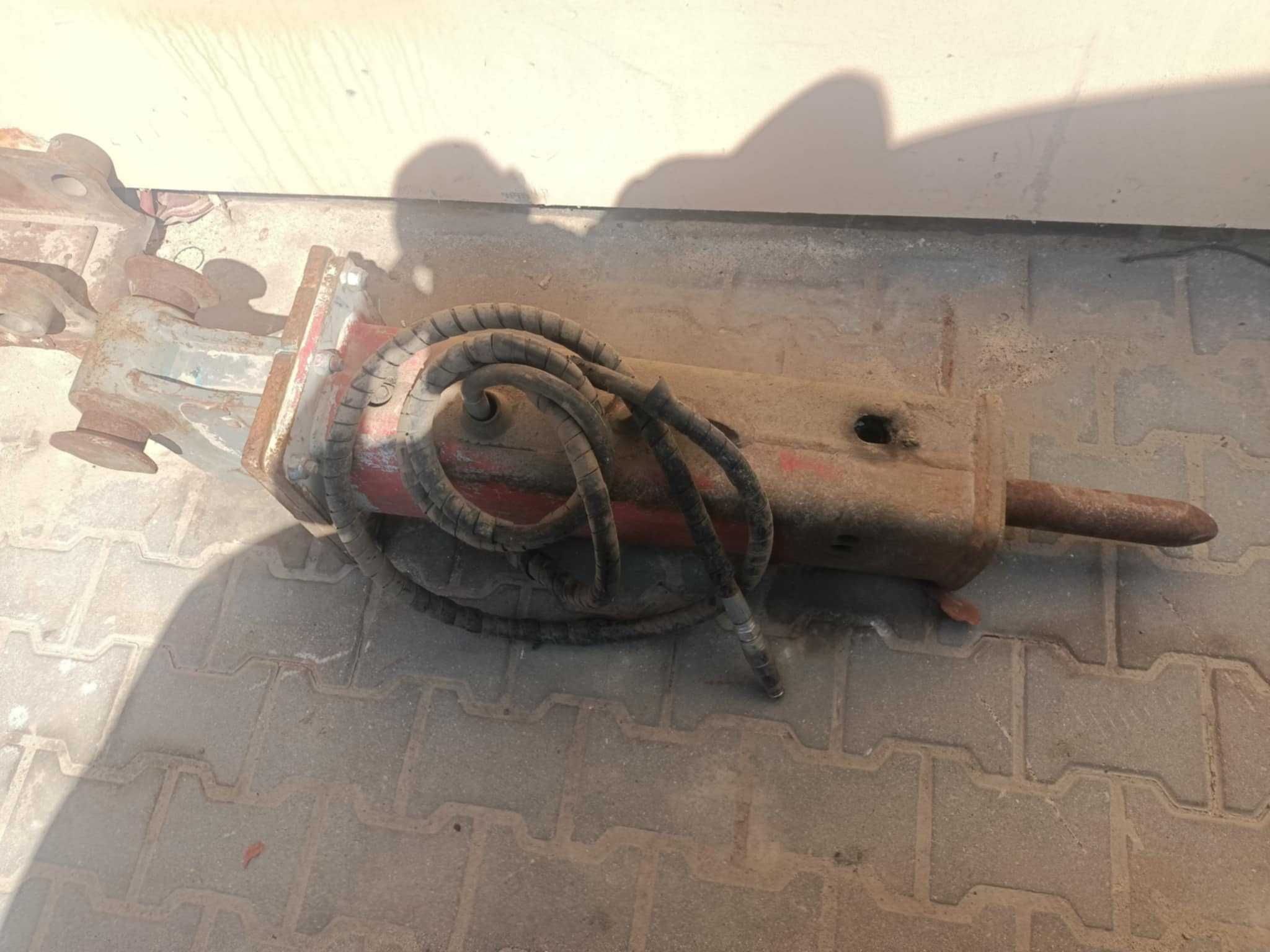 Młot hydrauliczny do koparki