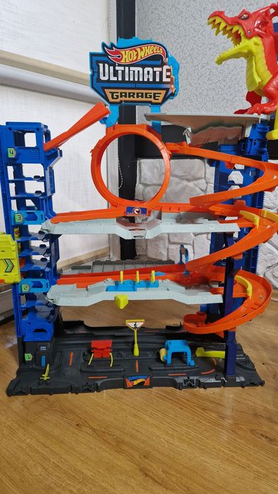 Hot Wheels City ultimate mega+3autka