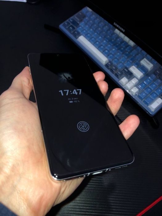 Продам OnePlus 13