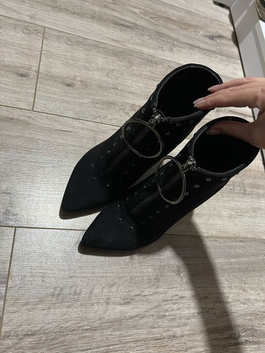 Ботинки замшевые