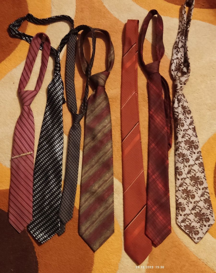 Продам краватки чоловічі.
