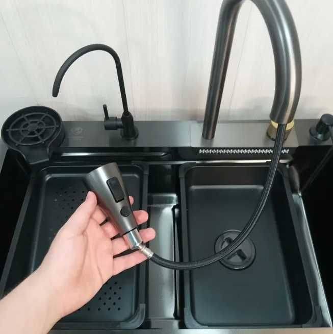 Кухонна раковина з нержавіючої сталі