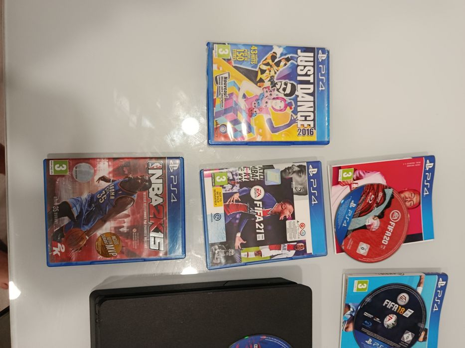 Consola PlayStation 4 Slim com 11 jogos 1 comando ( Leia a descrição)