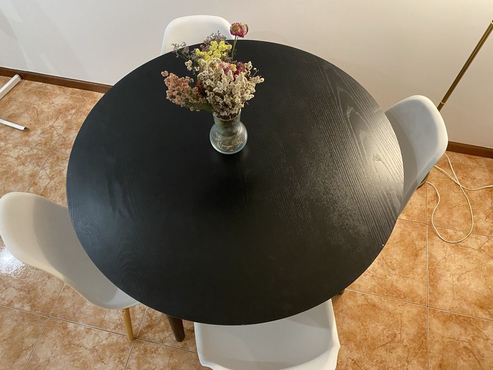 Mesa de Jantar com cadeiras