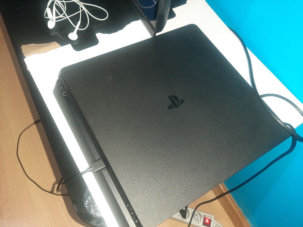 Ps4 com Comandos jogos e base para carregar