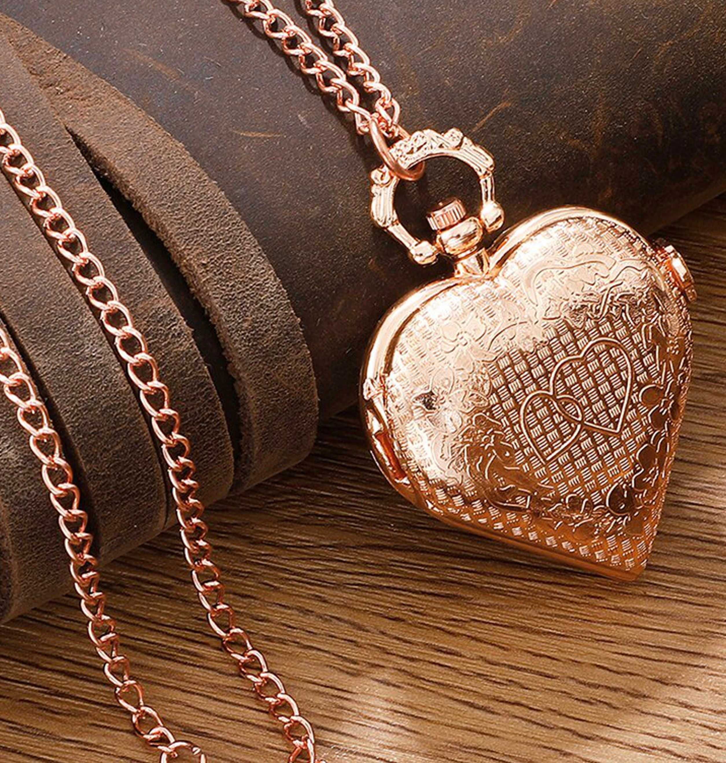 Zegarek damski retro na łańcuszku w kształcie serca