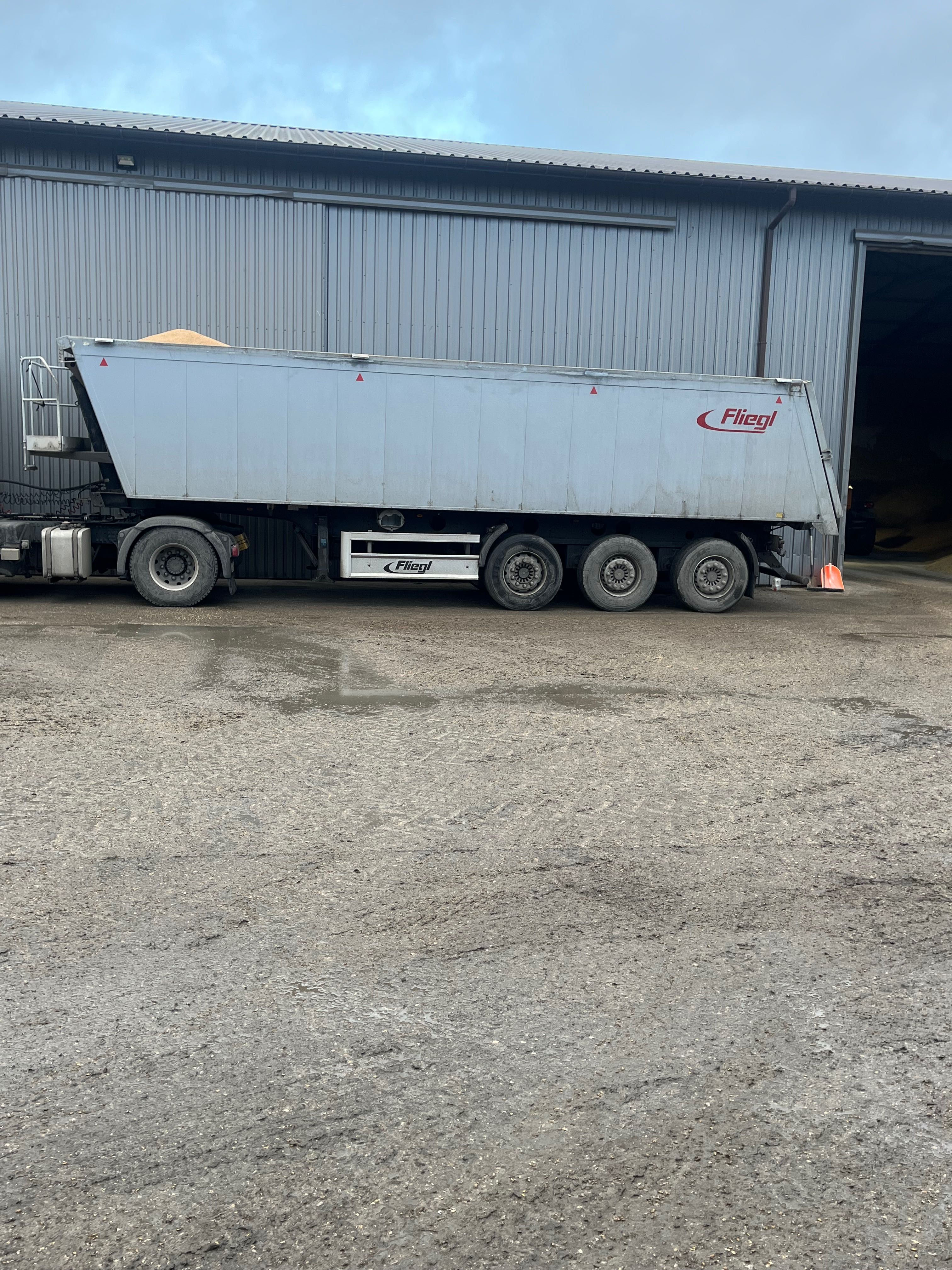 Naczepa wywrotka fliegl40m3 schwarzmuller50m3