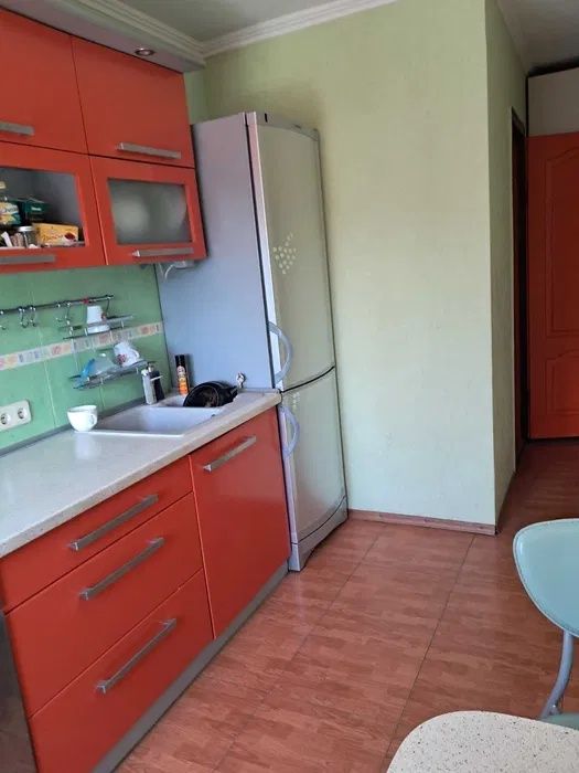 Продам 2 комнатную квартиру на ж/м Победа 6 , пр. Героев 32