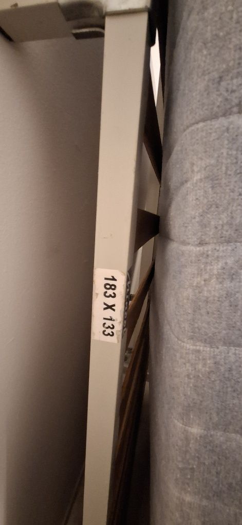 Cama estrado baixo e colchao