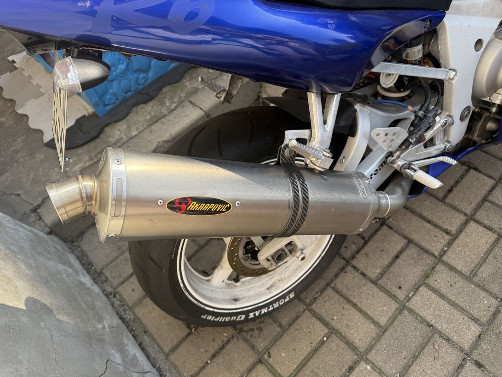 Yamaha R6 niebieska