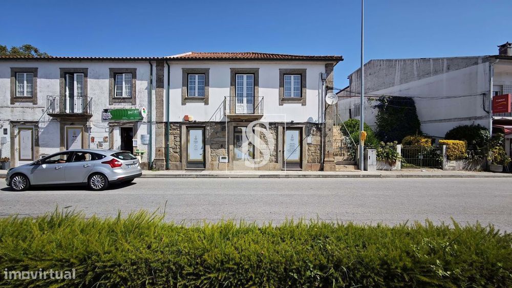 Predio com Habitação e Comércio no Centro de Lanheses
