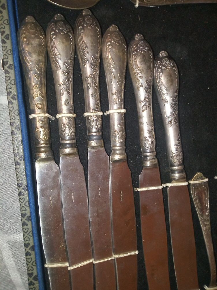 Набір столового срібла34 предмети: ложки, виделки, ножі