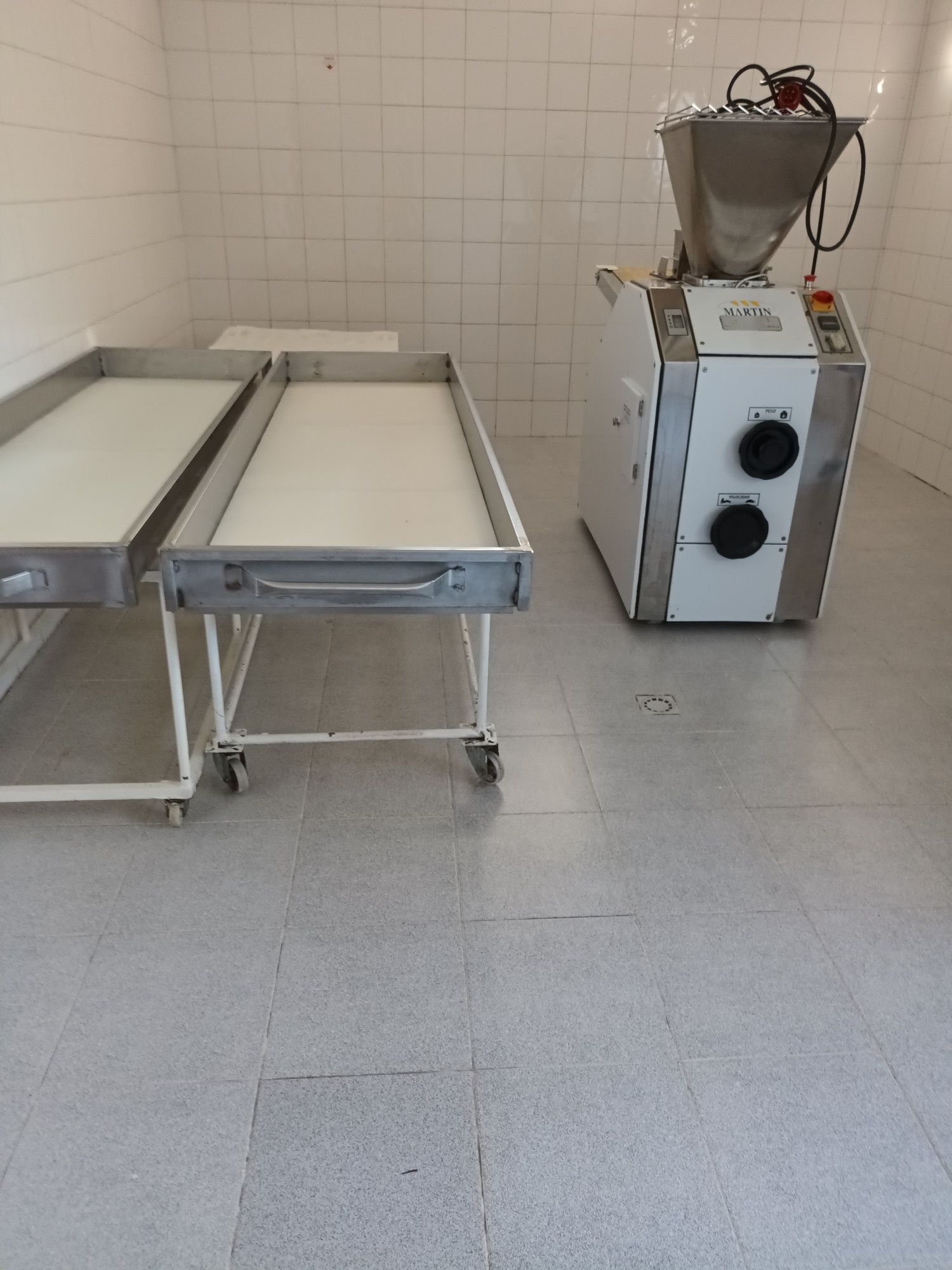 Arrendo padaria com forno de alvenaria com posebilidade de um segundo