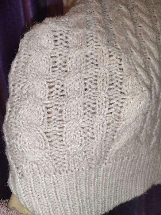 Свитер б/у цвет пудра