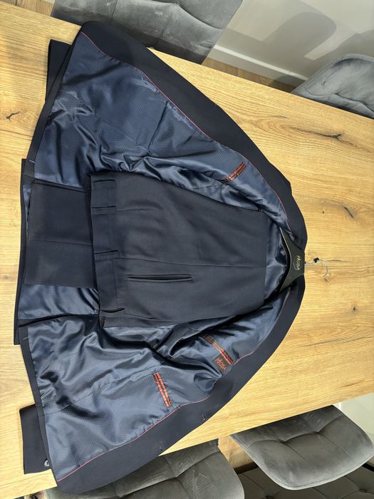 Granatowy Garnitur PIOBA  r. 44/176