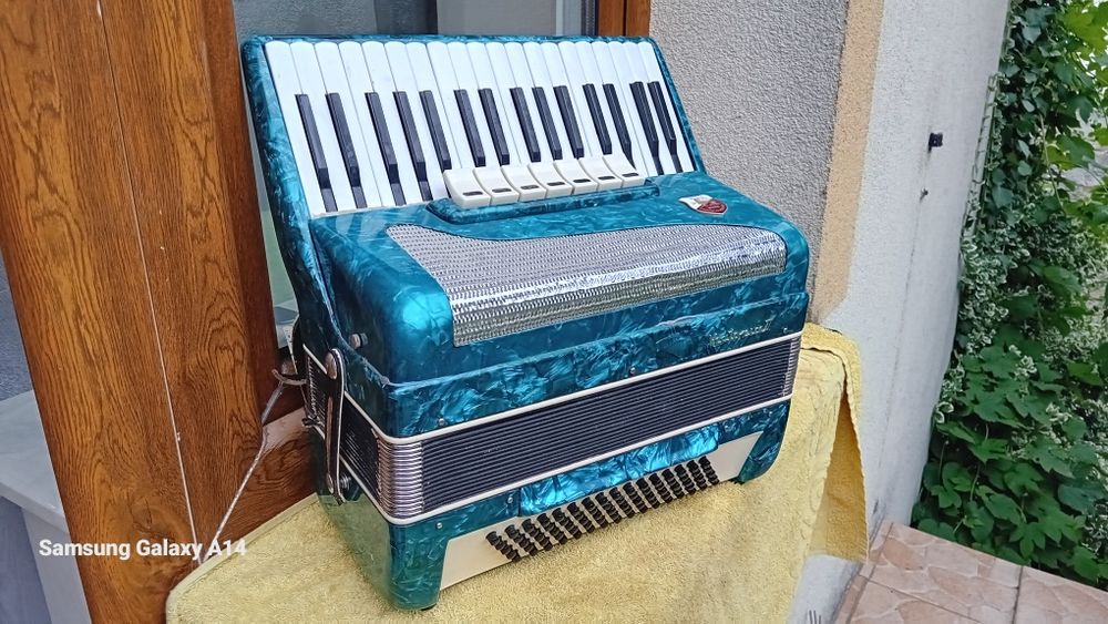 Akordeon victoria II 80 basów 3 chóry