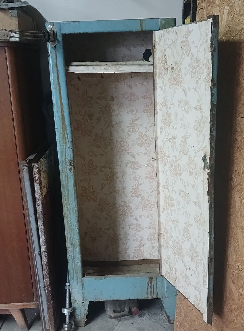 Продам шкаф металлический